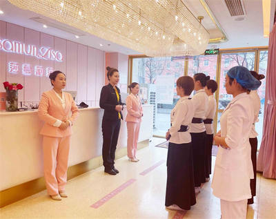 长坡厚雪好赛道，成功不负有心人——记莎蔓莉莎员工王兴莉的生活美容服务之路